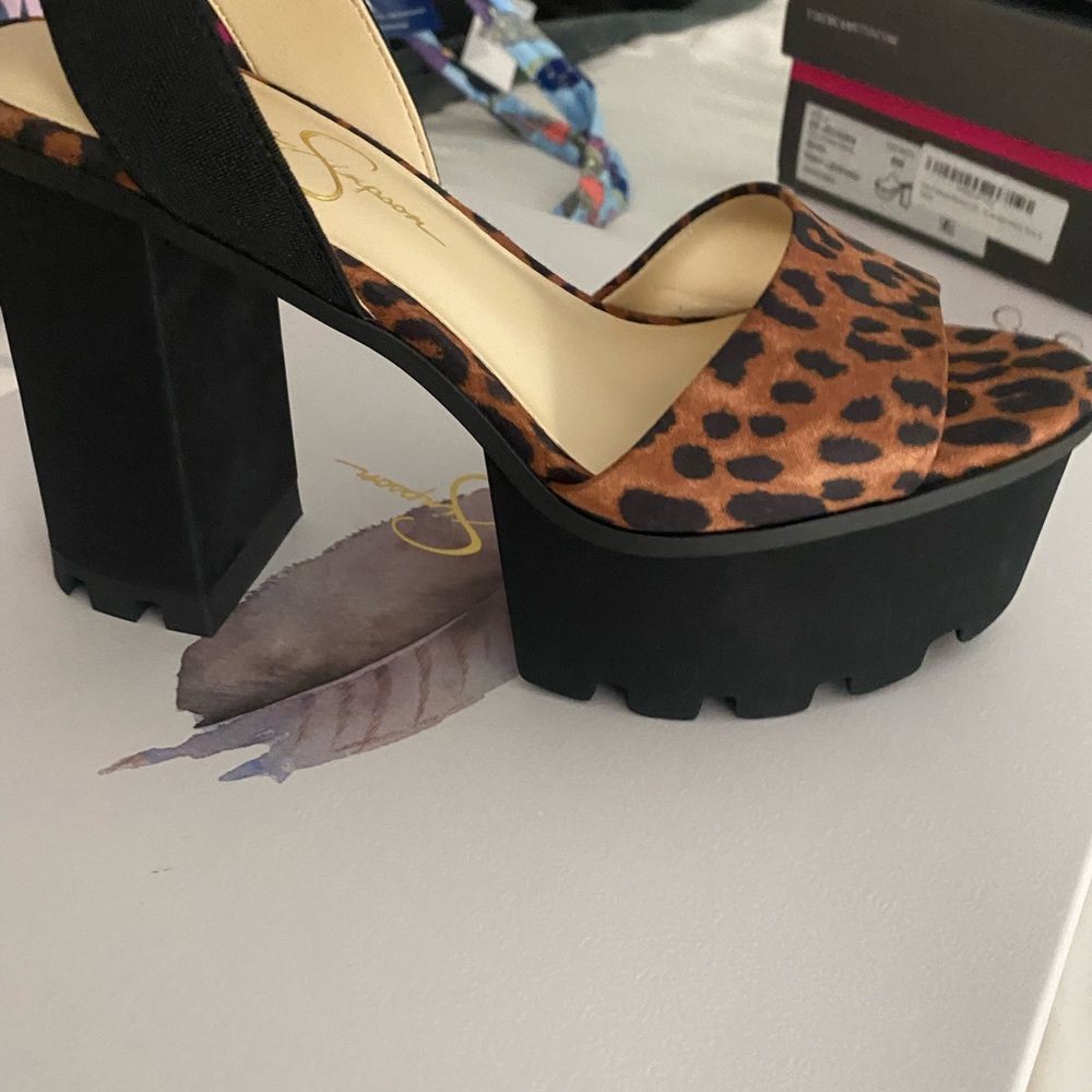*SOLD* Jesica Simpson platform shoe - Picture 5 of 8